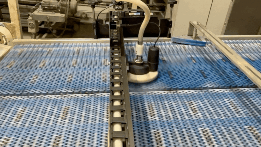 Jet System 5 gif showing the system work on a conveyor belt